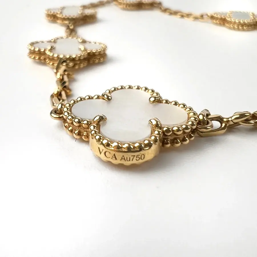 Victorian gold brooches and pendants