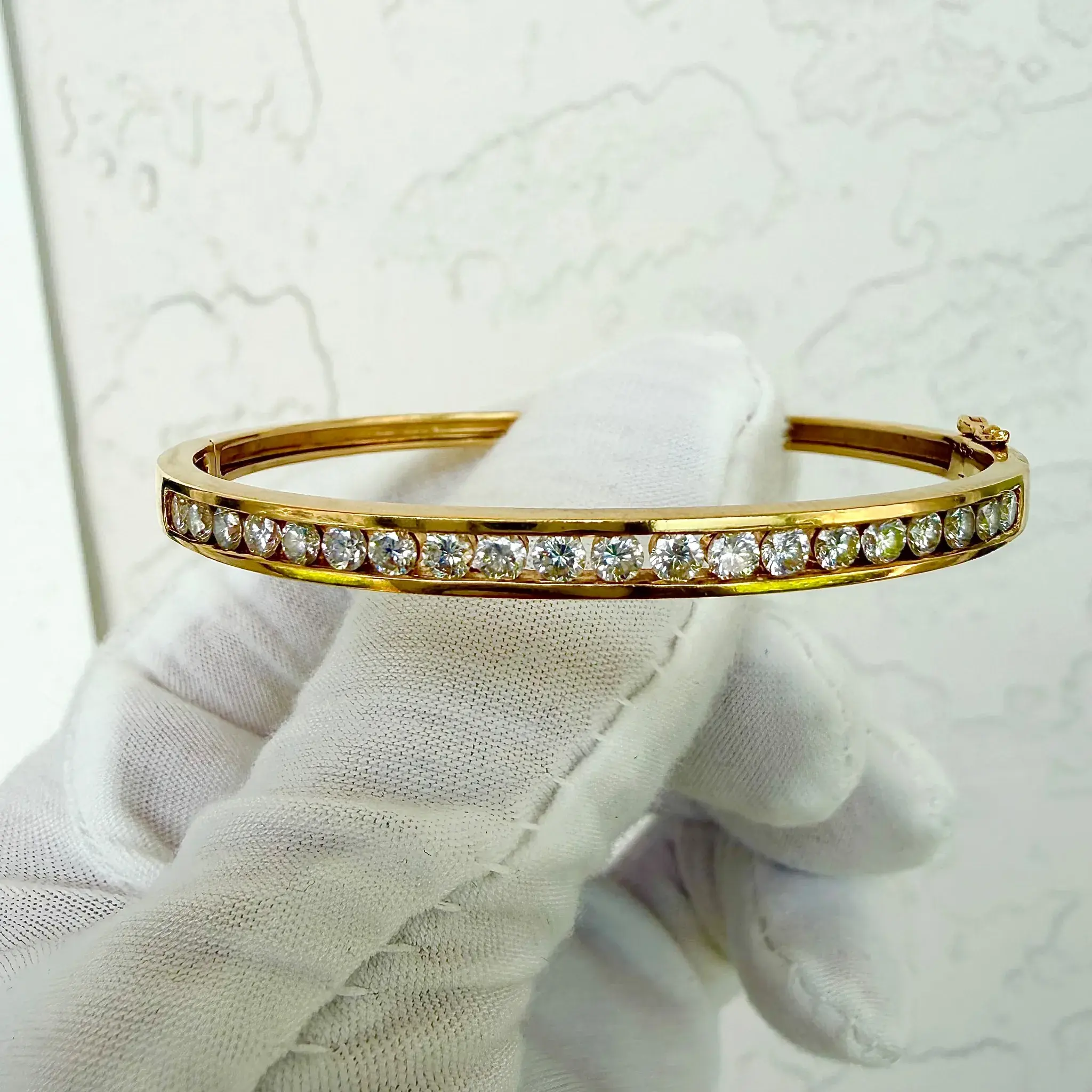 18K Yellow Gold Italian Diamond Bangle Bracelet — Approx. 1 CTW Natural Diamonds